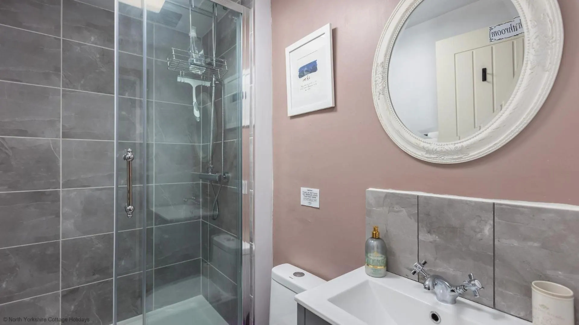 Stone Cottage In Picturesque North Yorkshire Village - Bull Dog Cottage Ampleforth 0*,  المملكة المتحدة