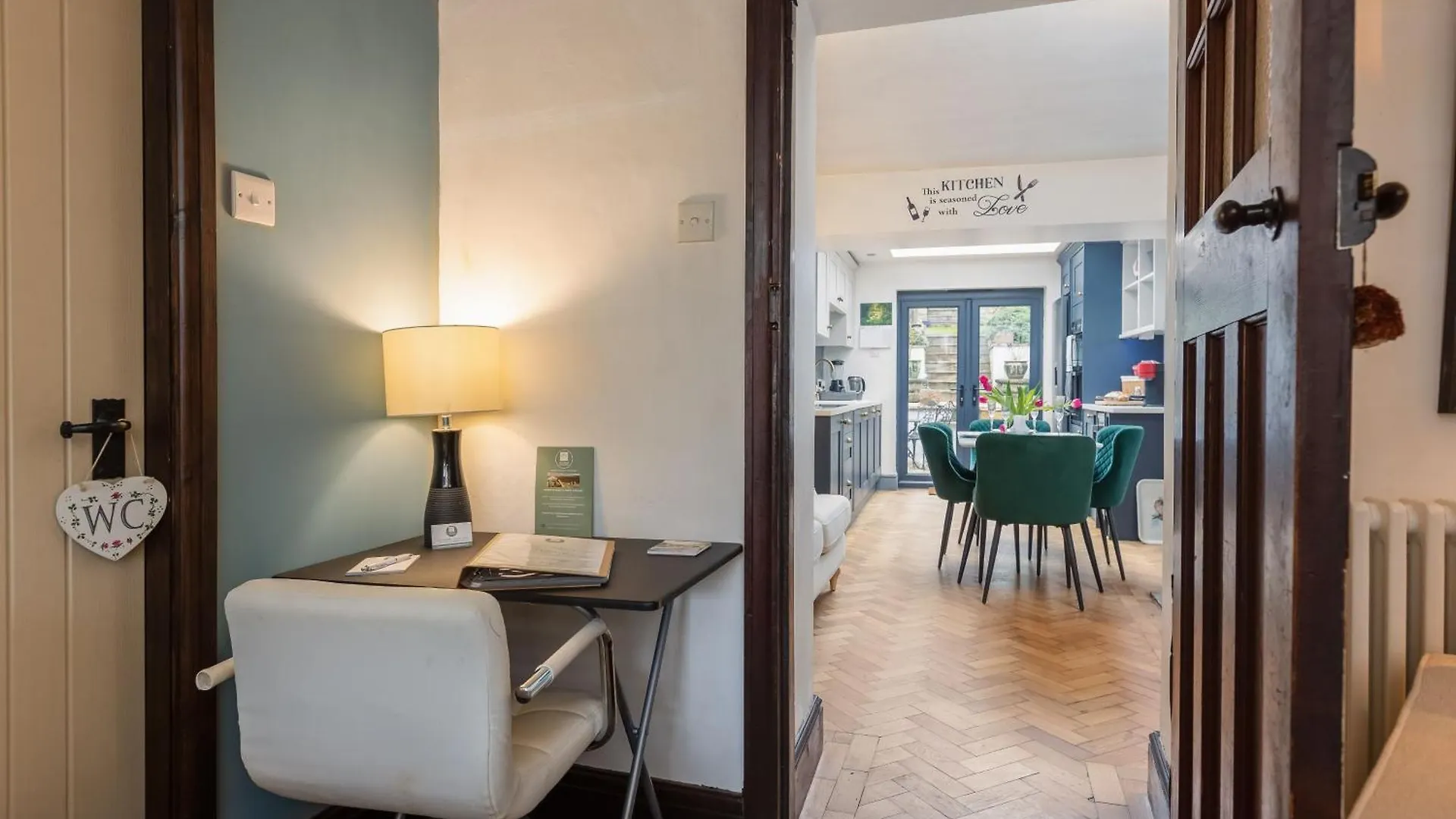 Stone Cottage In Picturesque North Yorkshire Village - Bull Dog Cottage Ampleforth
